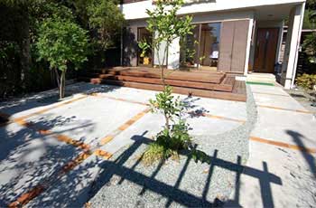 神奈川県鎌倉市N様 アクセントコンクリート ウッドデッキ施工事例・庭づくり 庭工事