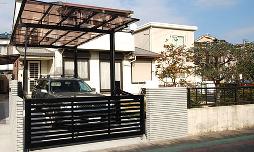 雨に濡れないカーポート・おしゃれな雑草対策施工事例／外構・エクステリアのおしゃれな雑草対策リフォーム～外構,エクステリア,雑草対策,おしゃれ,リフォーム,デザイン,門柱,門扉,塀,駐車場,玄関アプローチ,フェンス,カーポート