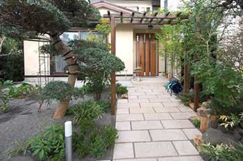 雑草対策 外構アプローチ,玄関前,玄関周り 施工事例～神奈川県藤沢市 y様邸