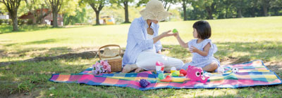 ピクニック お昼ごはんをお弁当にしてピクニック気分を楽しもう!お庭で子どもと遊ぶ~お庭活用アイデア集~広い庭の活用方法・有効活用術 庭で食事、子どもと遊ぶ、ペットの遊び場、家庭菜園・ガーデニング、庭で運動,神奈川県,鎌倉市,横浜市,川崎市,相模原市,藤沢市,茅ヶ崎市,厚木市,大和市,海老名市,小田原市,二宮町,大磯町,寒川町,平塚市