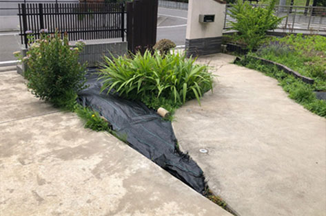 神奈川県茅ヶ崎市S様邸 施工前 駐車場と玄関アプローチの間に仕切りがないオープン外構