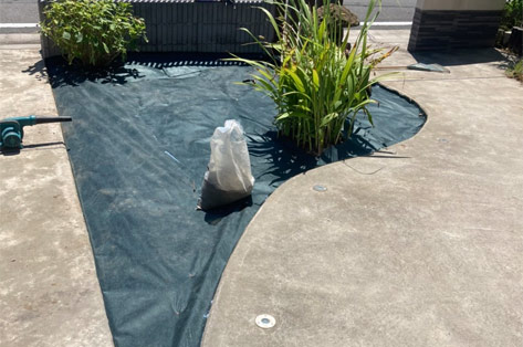 神奈川県茅ヶ崎市S様邸 施工中 植栽帯 雑草対策