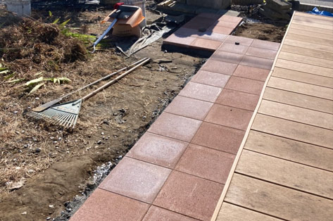 神奈川県茅ヶ崎市S様邸 施工中 ウッドデッキ前 化粧平板