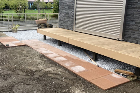 神奈川県茅ヶ崎市S様邸 施工中 ウッドデッキ前 化粧平板