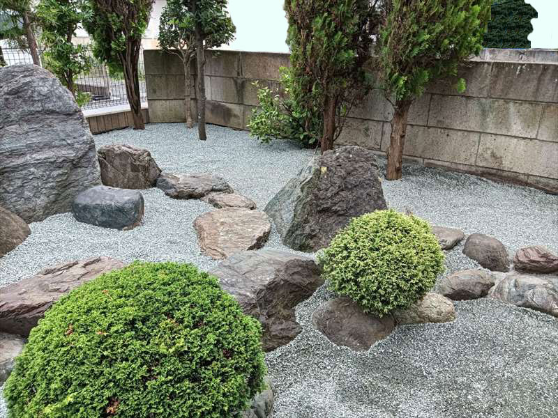 藤沢市 S様 施工後 目隠しとなる庭木は残し整理