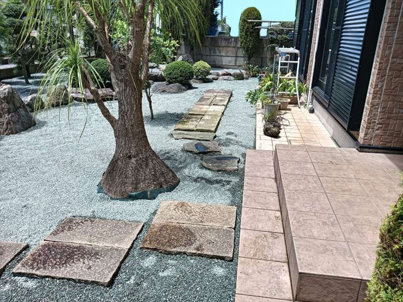 庭木や庭石が多い庭・庭を整え雑草対策！庭施工例