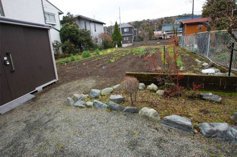 中古住宅を購入 庭に砂利が敷いてあるが、雑草が生える! 広めな庭の雑草対策 施工前