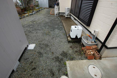 中古住宅を購入 庭に砂利が敷いてあるが、雑草が生える! 広めな庭の雑草対策 施工前