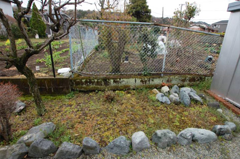 中古住宅を購入 庭に砂利が敷いてあるが、雑草が生える! 広めな庭の雑草対策 施工前