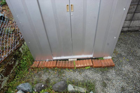 中古住宅を購入 庭に砂利が敷いてあるが、雑草が生える! 広めな庭の雑草対策 施工前