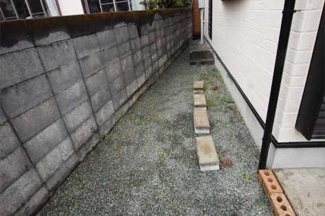 中古住宅を購入 庭に砂利が敷いてあるが、雑草が生える! 広めな庭の雑草対策 施工前