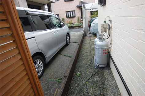 中古住宅を購入 庭に砂利が敷いてあるが、雑草が生える! 広めな庭の雑草対策 施工前