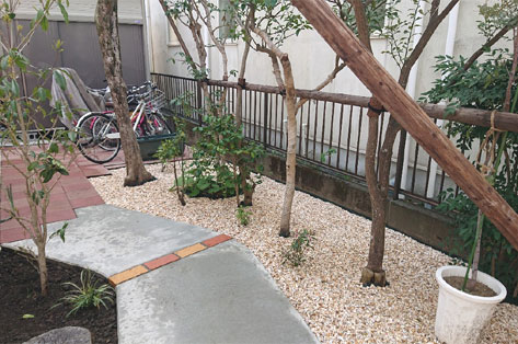 神奈川県 鎌倉市 中古物件の一軒家(住宅)を購入後の庭リフォーム・庭工事 アプローチ 施工後