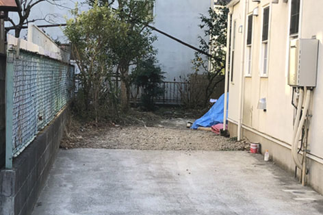 神奈川県 鎌倉市 中古物件の一軒家(住宅)を購入後の庭リフォーム・庭工事 駐車場＆アプローチ 施工前