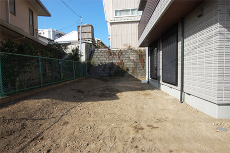 防草と水はけを重視！手間のかからない庭づくり～神奈川県 鎌倉市 新築庭工事 施工前