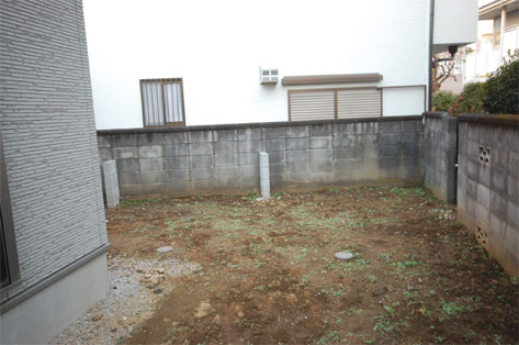 神奈川県川崎市多摩区 新築後そのままの庭 古さや圧迫感のあるブロック塀 施工前