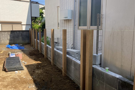 神奈川県川崎市多摩区 新築後そのままの庭 高さのあるブロック塀上部を撤去 施工中