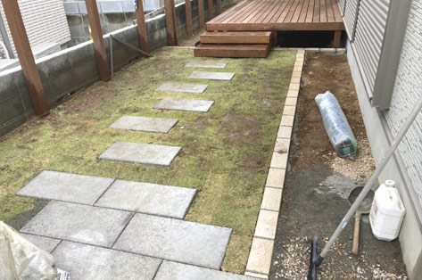 神奈川県川崎市多摩区 新築後そのままの庭 芝張り･アプローチ 施工中