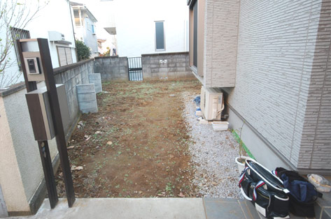 神奈川県川崎市多摩区 新築後そのまま活用されていなかった庭 施工前