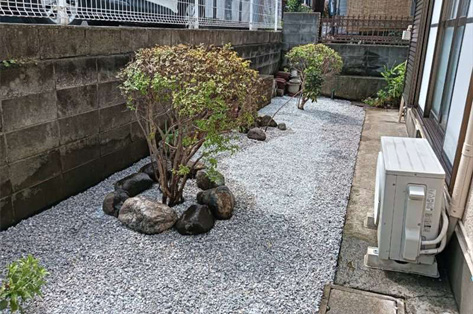 横浜市M様邸 2回目施工後・西面は白灰砂利で雑草対策