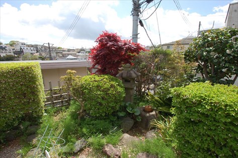 横浜市 A様邸 広いお庭を快適に!雑草対策と家庭菜園スペースの実現 施工前