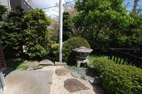 横浜市 A様邸 広いお庭を快適に!雑草対策と家庭菜園スペースの実現 施工前