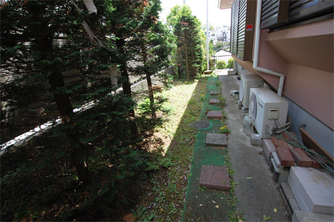 横浜市 A様邸 広いお庭を快適に!雑草対策と家庭菜園スペースの実現 施工前