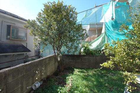 横浜市 O様邸 庭 雑草 施工前