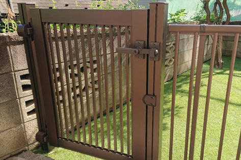 横浜市 O様邸 庭リフォーム 施工後 門扉施工
